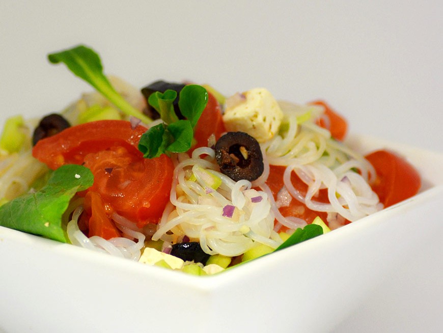 Salade de spaghetti de konjac à la Grecque
